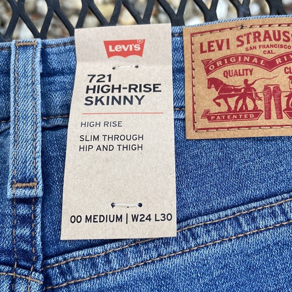 Levi’s 721 high rise skinny  new - Picture 2 of 6